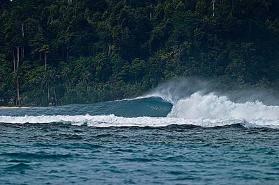 surf wave batcaves mentawais islands macaronis resort secret spot